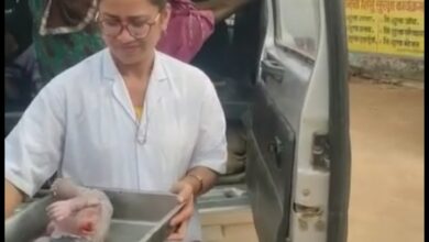 Photo of डायल 112 से अस्पताल ले जाते समय मितानिन के सहयोग से गाड़ी में ही हुआ महिला का प्रसव जच्चा बच्चा दोनों स्वस्थ्य।