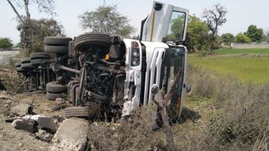 Photo of बिलासपुर, ब्रेक–अनियंत्रित ट्रेलर पलटी। बड़ा हादसा टला