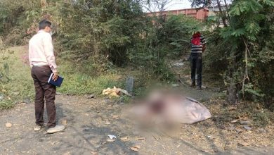 Photo of गद्दे मे ढके मिला युवक का शव।