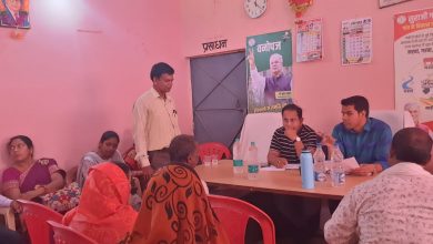 Photo of जन समस्या निदान शिविर में पहुंचे जनपद सीईओ एवं तहसीलदार,मौके पर 50 से अधिक समस्याओं का किया निराकरण।