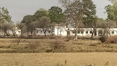 Photo of स्टोन क्रेशर के उड़ने वाली धूल से न केवल ग्रामीण बल्कि स्कूल में पढ़ने वाले बच्चे भी परेशान हैं