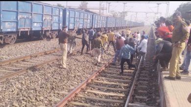 Photo of ट्रेन स्टॉपेज को लेकर की मांग तो रेलवे ने किया जुर्म दर्ज।