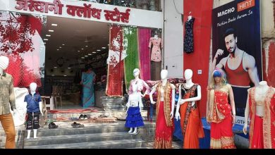 Photo of जैसवानी क्लॉथ स्टोर मस्तूरी में देर रात लगी भीषण आग। तीन दमकल के माध्यम से आग पर पाया गया काबू