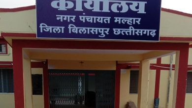 Photo of अधिकारी और जनप्रतिनिधि उदासीन….बूंद बूंद पीने के पानी के लिए तरस रहे मल्हार नगर पंचायत के निवासी, कार्ययोजना केवल कागजों पर