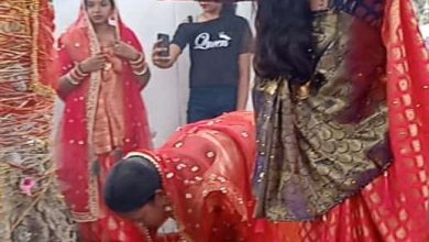 Photo of पति की लंबी उम्र के लिए महिलाओं ने किया वट सावित्री का व्रत और की पूजा अर्चना