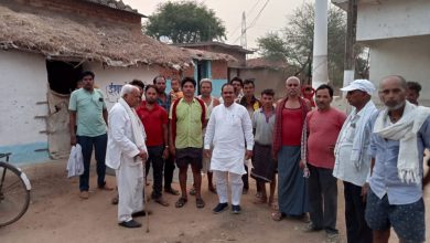 Photo of पूर्व विधायक दिलीप लहरिया का गांव गांव टोला टोला जनसमपर्क अभियान जारी… मनिकचौरी में किया जनसंपर्क, ग्रामीण रख रहे अपनी समस्याएं