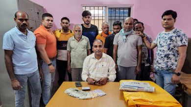 Photo of पुलिस ने मस्तूरी क्षेत्र के 8 जुआरियों से जुआ खेल रहे स्थान पर रेड मारकर ₹25,500 जप्त किए, जुआ एक्ट के तहत की कार्यवाही।