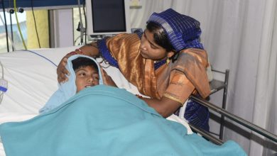 Photo of मुख्यमंत्री की सक्रियता और देशभर से करोड़ों लोगों की दुआओं से बेटे को मिला नया जीवन : गीता साहू, राहुल को खुद भगवान ने बचाया जो दिन-रात ,भूखे-प्यासे, बिना सोये रेस्कयू में लगे थे ।