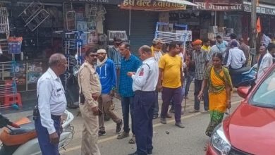 Photo of अतिक्रमण पर यातायात पुलिस व नगर पालिक निगम की संयुक्त कार्यवाही के साथ,नोपार्किंग में कार्यवाही