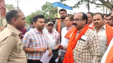 Photo of खराब एवं जर्जर सड़क की समस्या को लेकर ग्राम पंचायत मुड़पार खोरसी के ग्रामीण व जनप्रतिनिधियों ने जोंधरा चौक पर किया चक्का जाम।