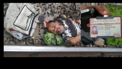 Photo of ट्रेन की चपेट में आने से रेलवे कर्मी की मौत, देर रात निकले थे ड्युटी पर जाने, घटना के कई घंटे बाद भी शव को रेलवे ट्रैक से नही उठाया जा सका।