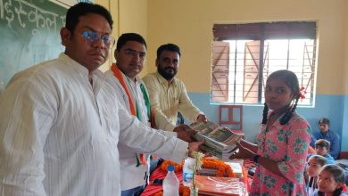 Photo of ग्राम पंचायत धनिया में शाला प्रवेश उत्सव एवं पुस्तक वितरण का कार्यक्रम हुआ संपन्न, कांग्रेस नेता जयंत मनहर रहे उपस्थित।