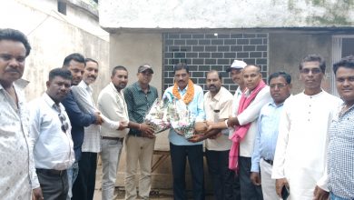 Photo of नवनियुक्त मण्डी अध्यक्ष शंकर यादव को मस्तूरी विधानसभा के यादव समाज के प्रतिनिधि मण्डल ने भेटकर बधाई एवं शुभकामनाएं दी