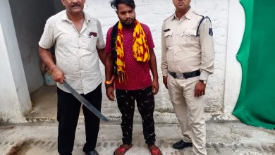 Photo of अवैध हथियार रखने वाले एक युवक को पुलिस ने पकड़ा…चौक में तलवार लहराकर फैला रहा था दहशत