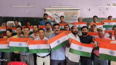 Photo of मस्तूरी जनपद पंचायत में महिला स्व सहायता समूह के द्वारा किया गया झंडा वितरण।