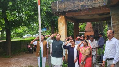 Photo of मंडी अध्यक्ष ने किया मंडी कार्यालय मे धवजा रोहण।