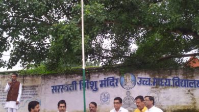 Photo of सरस्वती शिशु मंदिर कोटा में — आर डी गुप्ता ने फहराया तिरंगा।