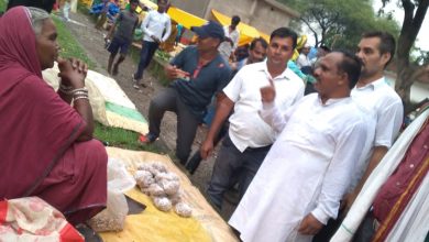 Photo of बढती मंहगाई को लेकर पांचवें दिन मस्तुरी ब्लॉक के ग्राम मानिकचौरी के सप्ताहिक बाजार में कांग्रेसियों का विरोध प्रदर्शन