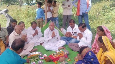 Photo of तिफरा मन्ना डोल वार्ड क्रमांक 8 में पूर्व नेता प्रतिपक्ष धरम लाल कौशिक ने किया 50 लाख के सड़क और पुलिया का भूमि पूजन।