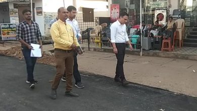Photo of सड़क देखने रोज निकल रहे बिलासपुर कलेक्टर आज कोटा में सड़कों की मरम्मत का लिया जायजा।