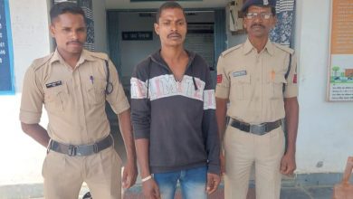 Photo of शासकीय संपत्ति को नुकसान पहुंचाने वाले आरोपी को पुलिस ने किया गिरफ़्तार ।