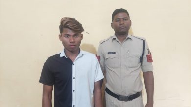 Photo of चोरी का मोबाईल बेचने ग्राहक तलाश रहे आरोपी गिरफ्तार, बेलगहना पुलिस की कार्यवाही ।