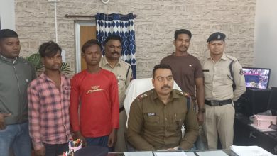 Photo of एक ही रात में अलग अलग घरो में नकबजनी कर फरार आरोपीगण थाना रतनपुर पुलिस की गिरफत में।