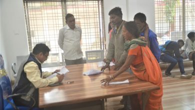Photo of एडीएम ने सुनी आम जनता की समस्याएं,आज हुई 73 मामलों की सुनवाई।एक दर्जन से ज्यादा गरीब लोगों को मिला नया राशनकार्ड।
