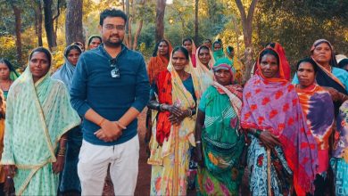 Photo of आईटी सेल लोकसभा उपाध्यक्ष डॉ राहुल सिंह ठाकुर ने किया बाबा जी का दर्शन किया महिला समूह से सहयोग का वादा ।