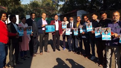 Photo of वैश्विक महामारी पर बनी लघु फिल्म “कोरोना फाइटर” का डॉ. अलंग ने किया ट्रेलर लॉन्चिंग।