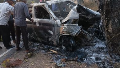 Photo of अनियंत्रित कार पेड़ से टकराई आग लगने से लगभग 3 से चार लोगों की जिंदा जलने से मौत।