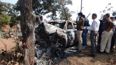 Photo of अनियंत्रित कार पेड़ से टकराई आग लगने से एक युवा पत्रकार सहित तीन लोगों की मौत। VIDEO..