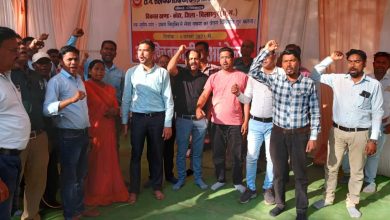 Photo of वेतन विसंगति की मांग को लेकर कोटा विकास खण्ड में सहायक शिक्षक फ़ेडरेशन संघ अनिश्चितकालीन हड़ताल पर।