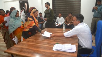 Photo of कलेक्टर ने जनदर्शन में सुनी आमजनता की समस्याए,जनदर्शन में प्राप्त कुछ आवेदनों का त्वरित समाधान किया गया।