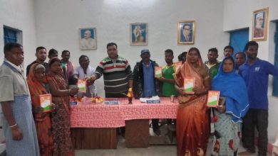 Photo of कांग्रेस सरकार मे कोई नहीं रहेगा भूखे पेट– शुक्ला, राशन कार्ड का हुवा वितरण ,राशन कार्ड पाकर ग्रामीणों के खिले चेहरे।