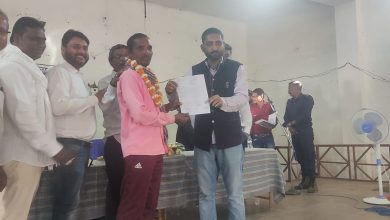 Photo of बैगा आदिवासी परिवारों को मिला जाति प्रमाण पत्र, 300 से ज्यादा हितग्राहियों को राजीव गांधी आश्रय योजना के पट्टे वितरित ।