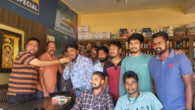 Photo of सोनू गुप्ता बने nsui के ब्लॉक अध्यक्ष मुंह मीठा करा कर मंडी अध्यक्ष ने दी बधाई।