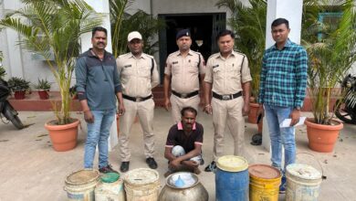 Photo of आपरेशन निजात के तहत रतनपुर पुलिस द्वारा लगातार कार्यवाही जारी140 लीटर कच्ची महुआ शराब सहित 01 आरोपी गिरफ्तार।