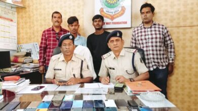 Photo of झारखण्ड मोबाइल चोर गैंग का पर्दाफाश भीड़भाड़ क्षेत्र से करते थे महंगे मोबाइल पार ।