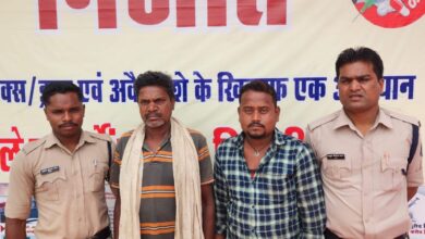 Photo of अवैध शराब बेचने वाले दो आरोपी गिरफ्तार आरोपियों से 73 लीटर शराब जप्त।