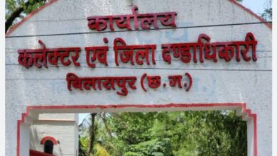 Photo of कलेक्टर कार्यालय में सालों से बैठा एक कर्मचारी बिना लेनदेन नहीं करता काम शिकायत के बाद भी नहीं हो रहा कार्यवाही।