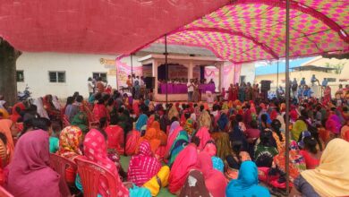 Photo of महिला समूह के लिए सामुदायिक भवन की मांग हुई पूरी, महिला सम्मेलन मे शामिल हुए मंडी अध्यक्ष शुक्ला।