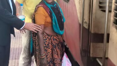 Photo of गुजरात से 1761 कि.मी. दूर भटककर छत्तीसगढ पहुचीं महिला को राज्य विधिक सेवा प्राधिकरण ने उसके परिजनों से मिलवाया।