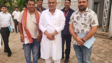 Photo of मुख्यमंत्री से मिले मंडी अध्यक्ष शुक्ला 20 क्विंटल धान खरीदी पर आभार जताया किसान सम्मेलन का दिया न्योता।
