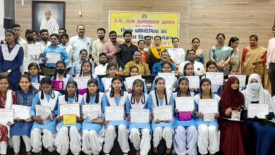 Photo of निबंध प्रतियोगिता के प्रतिभागियों को किया गया पुरस्कार वितरण।