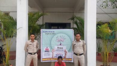 Photo of अलग अलग स्थानो से अवैध गांजा व कच्ची महुआ शराब पर कार्यवाही ।कच्ची महुआ शराब 20-20 लीटर वाली 05 प्लास्टिक डिब्बा में भरा 100 लीटर कच्ची महुआ शराब जप्त।