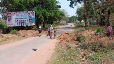 Photo of कोटा नगर पंचायत सड़क किनारे पर गड्ढा कर भूली, हादसों को दे रहा निमंत्रण।
