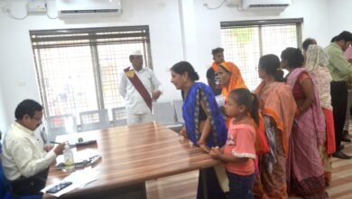 Photo of जनदर्शन में आम जनता की सुनी गई समस्याएं,गाँव के ग्रामीणों ने सड़क निर्माण की मांग ।