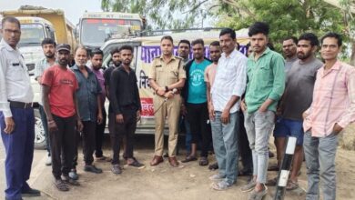 Photo of लगातार हो रही सड़क दुर्घटनाओं को देखते हुए नेशनल हाईवे 130 में यातायात की पाठशाला लगाई गई।