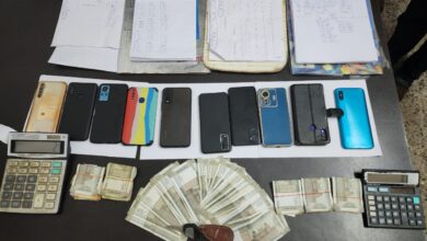 Photo of 60 लाख की सट्टा पट्टी समेत 51000 रुपए नगद 10 मोबाईल, 2 केलकुलेटर, 2 बाईक जुमला कीमती 250000₹ जप्त।